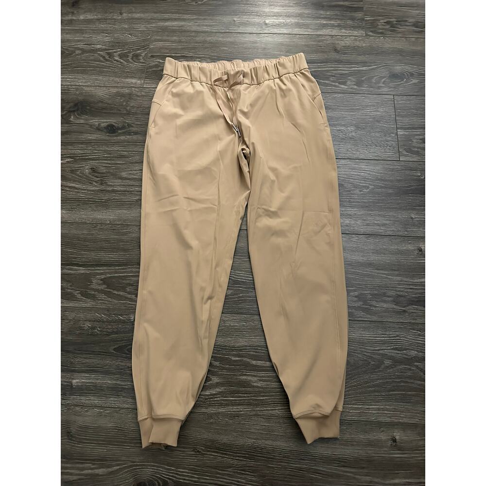 Lululemon On the Fly Jogger 25" *Luxtreme Beech Wood size 8